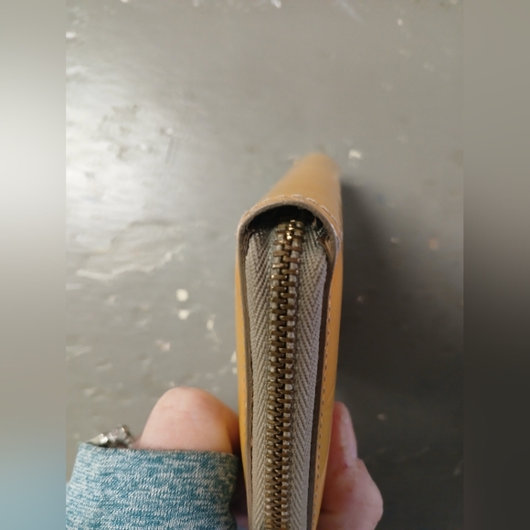 Louis Vuitton Yellow Vernis Wallet Purchased From @jebwa A Poshmark Affiliate! - Picture 4 of 16